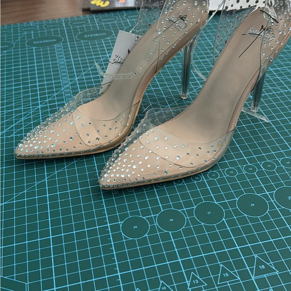 Bisou Bisou Clear Studded Heels - Picture 3 of 3